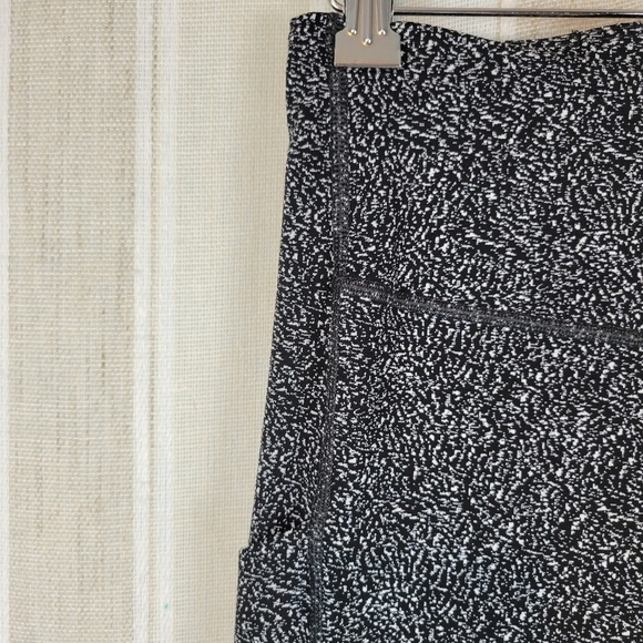 Athleta‎ Ultimate Stash Textured 7/8 Tights Leggings Black White Size Small - Picture 4 of 13